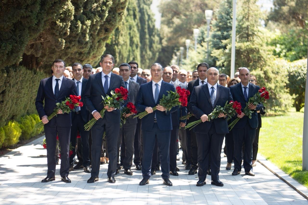 Ümummilli lider Heydər Əliyevin əziz xatirəsi ehtiramla yad olunub 1